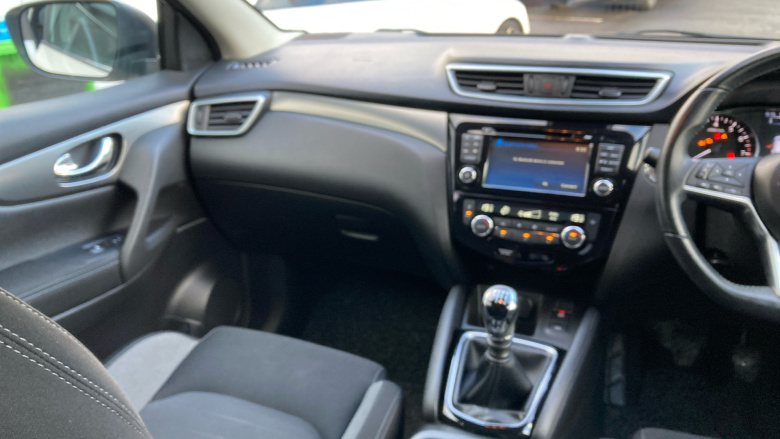 Nissan Qashqai 1.2 DiG-T N-Connecta 5dr Petrol Hatchback